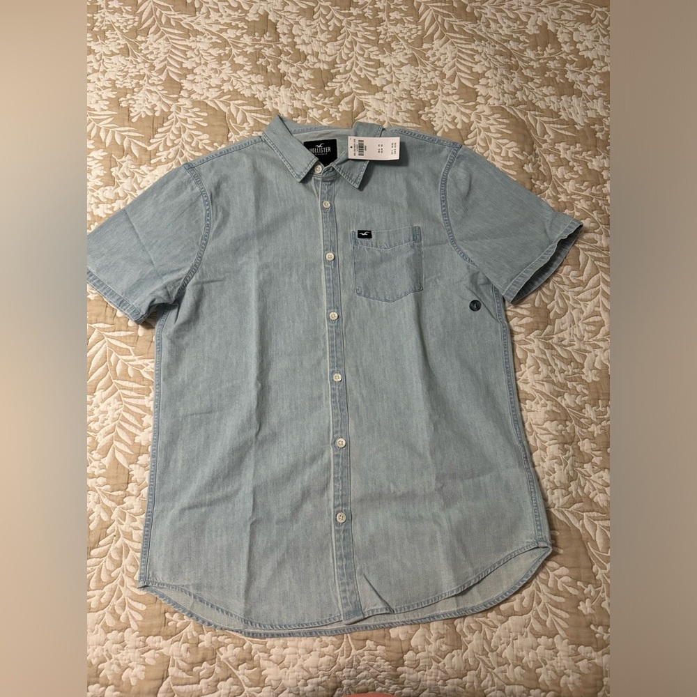 Mens Hollister light wash denim button down shirt